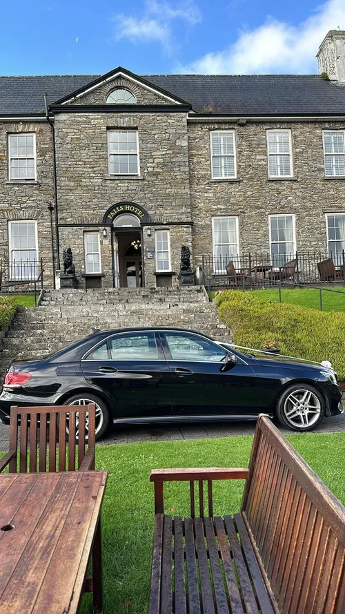 SilverBus Mercedes E-Class at Falls Hotel